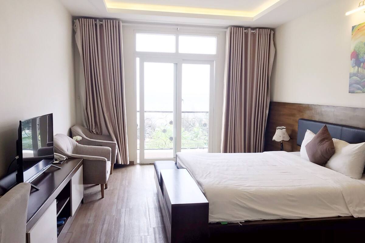 Deluxe Double Room, Beach View | Minibar, in-room safe, desk, blackout drapes