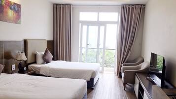 Deluxe Twin Room, Sea View | Minibar, in-room safe, desk, blackout drapes