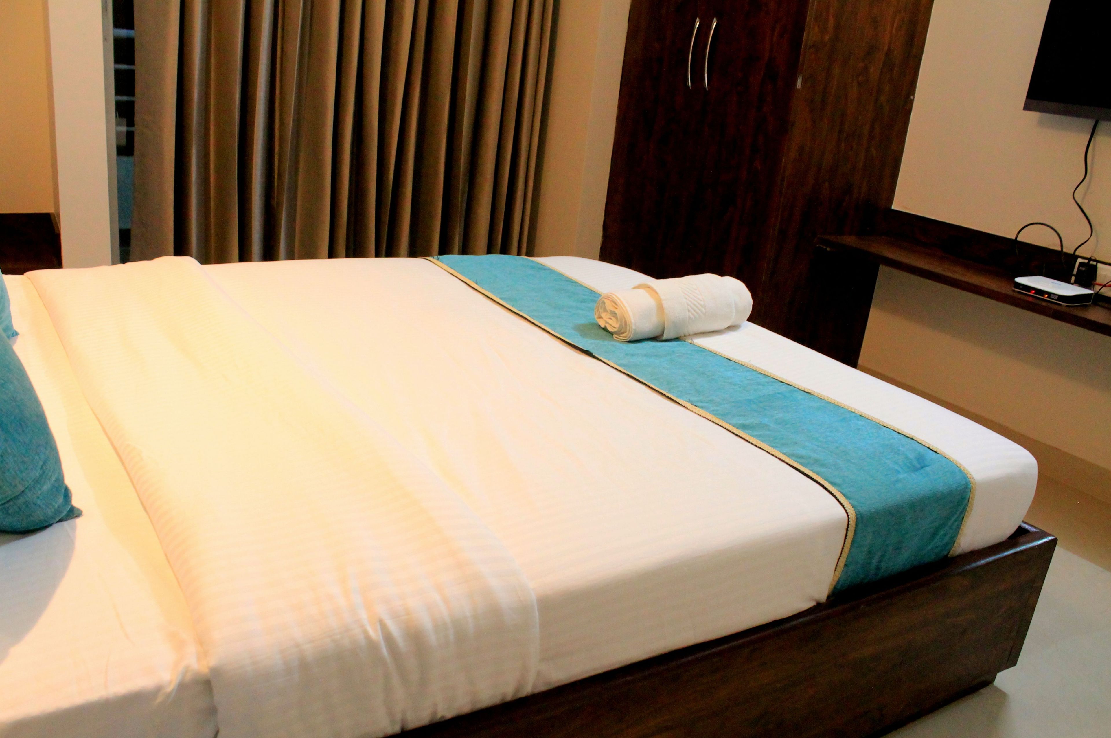 1 bedroom, premium bedding, pillowtop beds, in-room safe