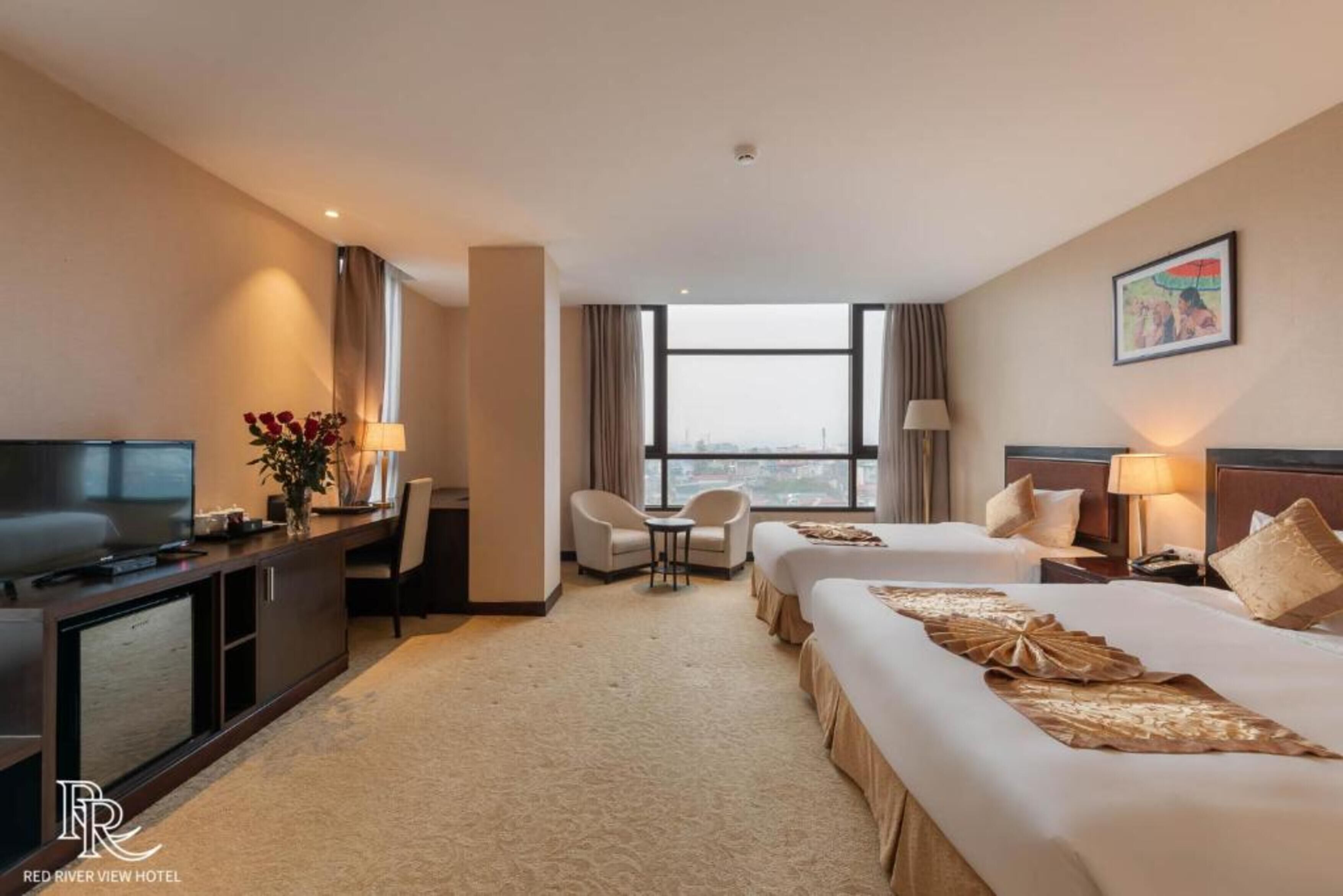 Deluxe Triple Room | Minibar, in-room safe, desk, blackout drapes