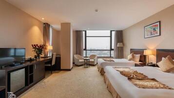 Deluxe Triple Room | Minibar, in-room safe, desk, blackout drapes