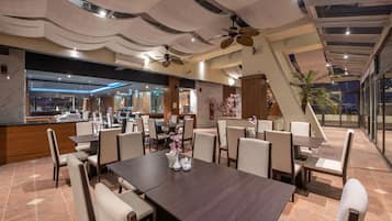2 restaurants, breakfast, lunch, dinner served; Vietnamese cuisine