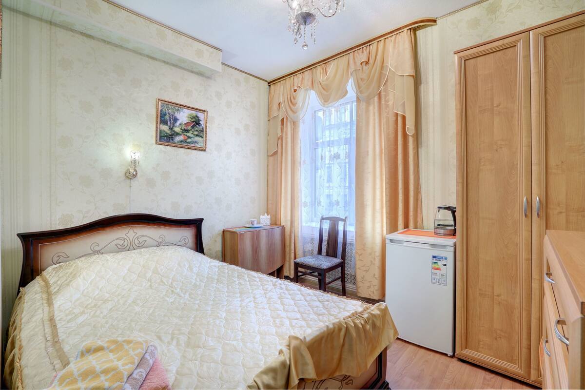 Desk, rollaway beds, free WiFi