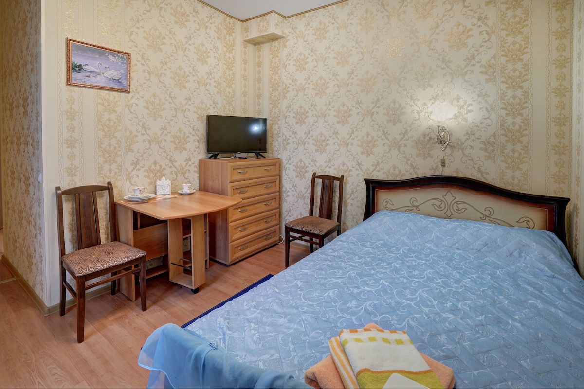 Desk, rollaway beds, free WiFi
