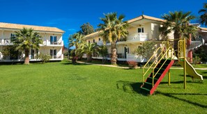 Children’s play area – outdoor