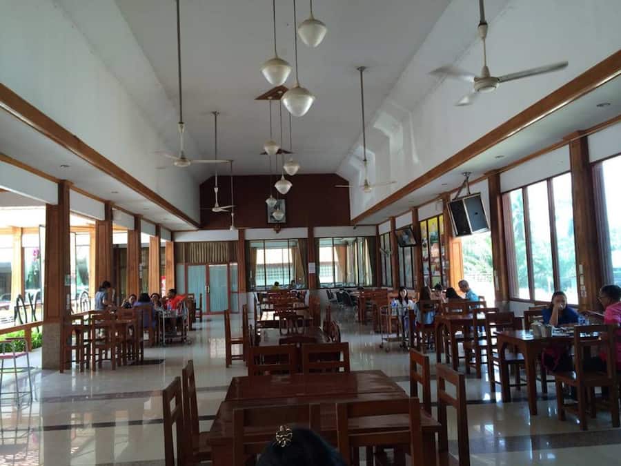 Frühstück, Mittagessen, Abendessen, lokale und internationale Küche