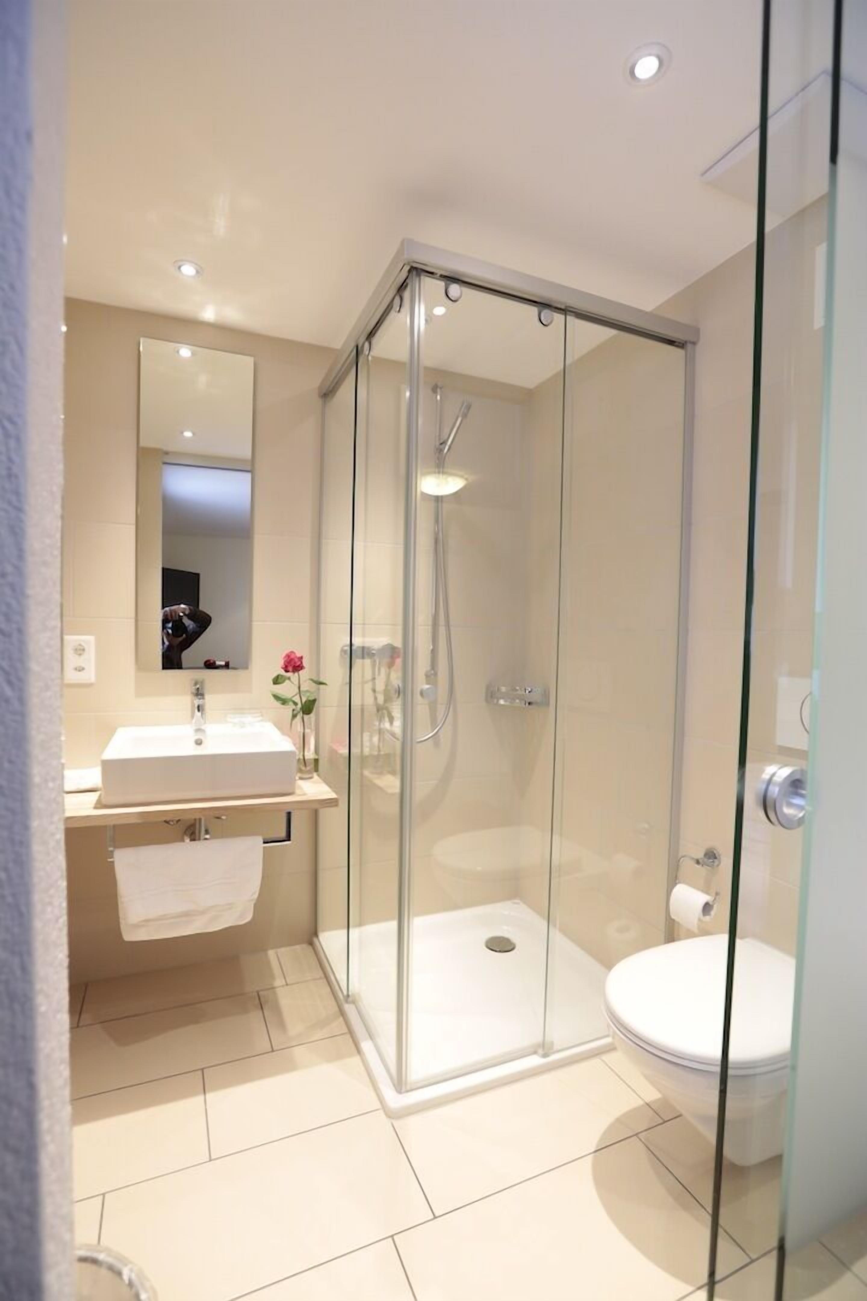 classic single room | bathroom | free toiletries, hair dryer, towels