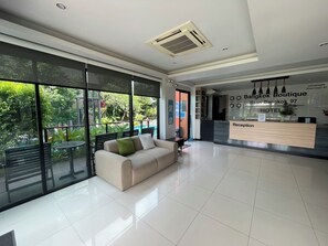Reception - Bangkok Boutique Resort Rangsit (Thanyaburi)