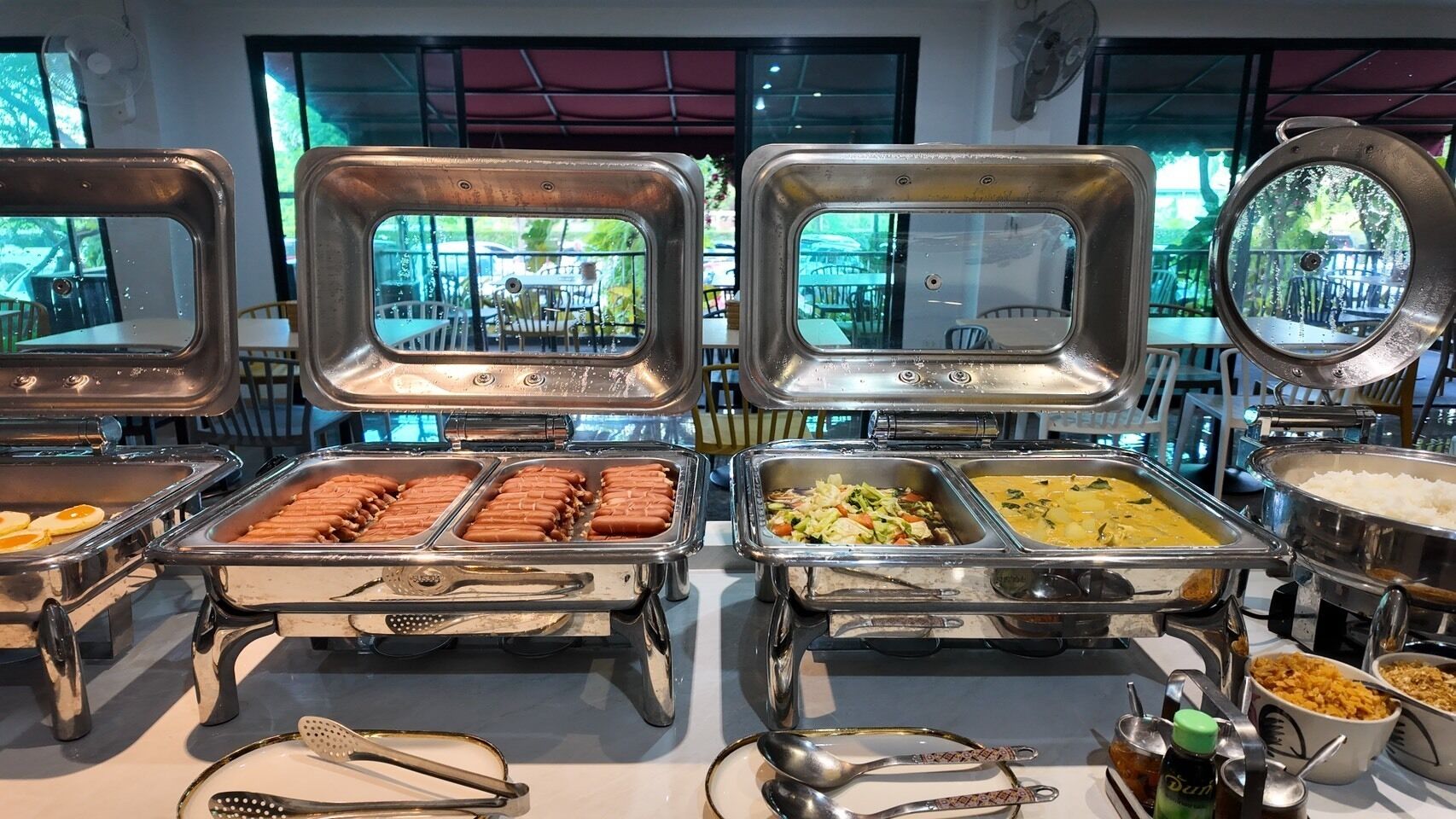 Daily cooked-to-order breakfast (THB 150 per person)