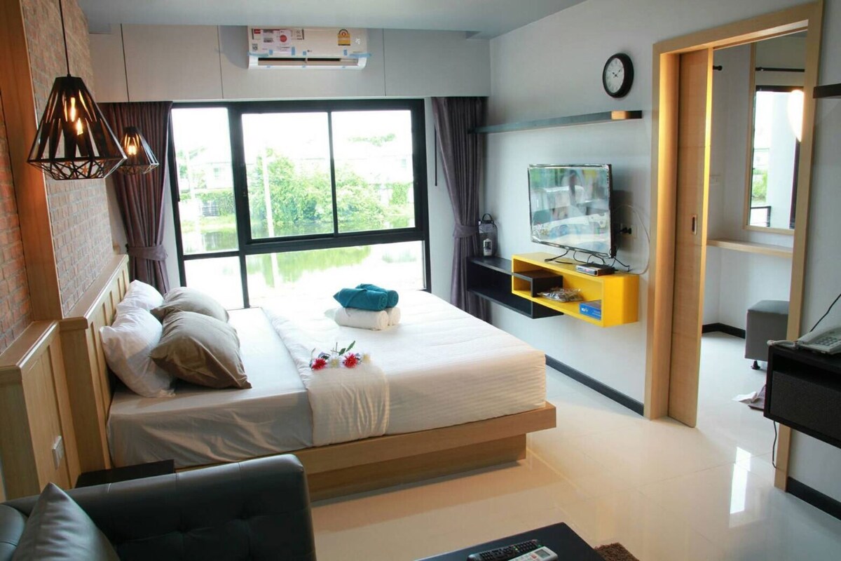 Blackout curtains, rollaway beds, free WiFi, individually decorated