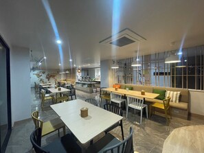 Breakfast, lunch and dinner served - Bangkok Boutique Resort Rangsit (Thanyaburi)