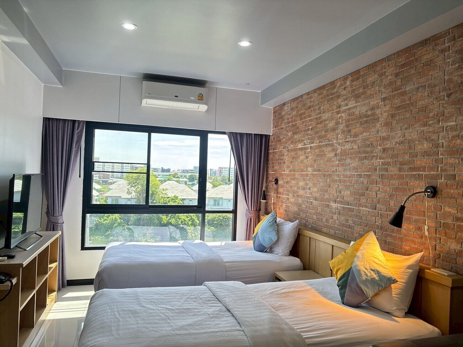 Deluxe Twin Room | Individually decorated, blackout drapes, rollaway beds, free WiFi