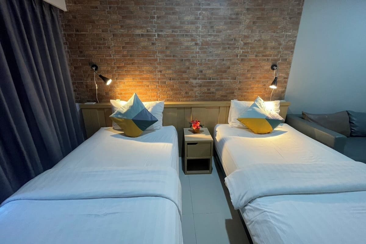 Deluxe Twin Room | Individually decorated, blackout curtains, rollaway beds, free WiFi
