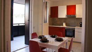 Apartment, 2 Bedrooms | In-room dining - City House Sant'Orsola (Bologna)