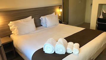 Deluxe Double Room, 1 King Bed | Premium bedding, desk, iron/ironing board, free WiFi