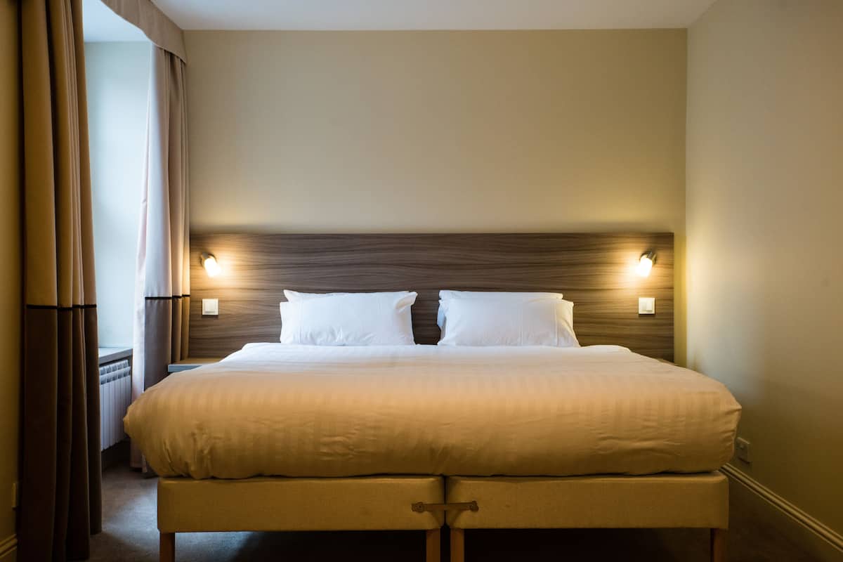Superior-Doppelzimmer | Hochwertige Bettwaren, Schreibtisch, Bügeleisen/Bügelbrett