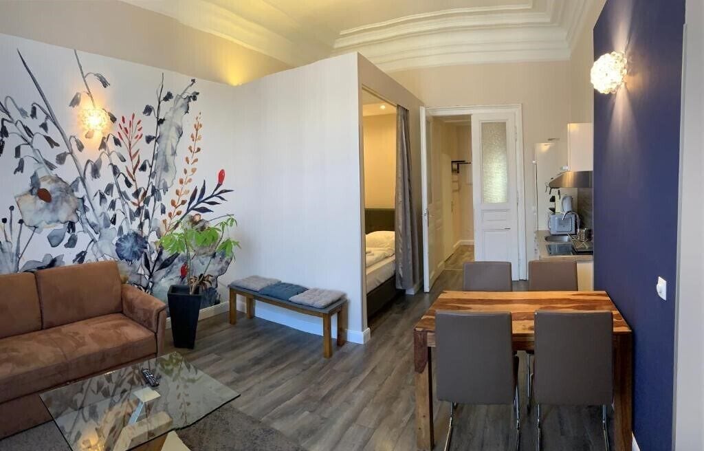 City-Apartment, 1 Schlafzimmer, Küche, Stadtblick (Reichsratsstrasse 17) | Wohnbereich | 80-cm-Flachbildfernseher mit Kabelempfang, Fernseher