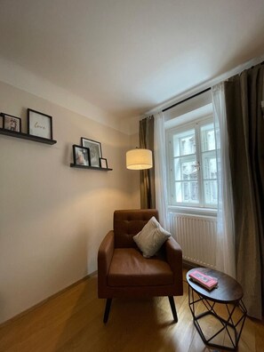 City Studio, 1 Bedroom | Living area | 80-cm flat-screen TV with cable channels, TV - KH Apartments (Vienna)