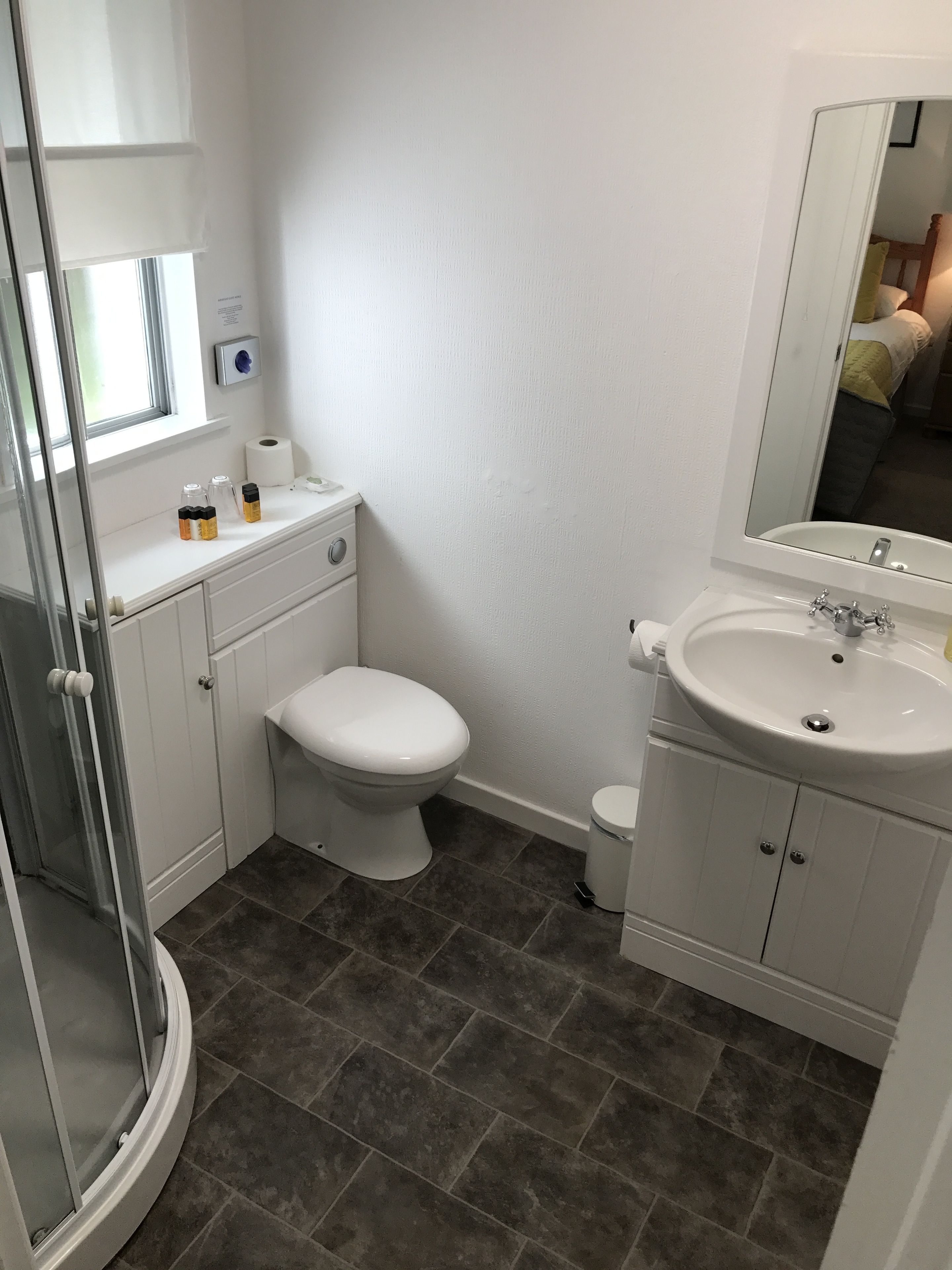 Superior-Einzelzimmer | Badezimmer | Kostenlose Toilettenartikel, Handtücher