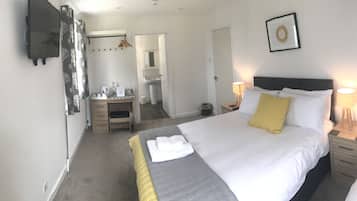 Habitación doble (King Room) | Escritorio, insonorización, wifi gratis y ropa de cama