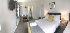 Double Room (King Room) | Desk, soundproofing, free WiFi, bed sheets