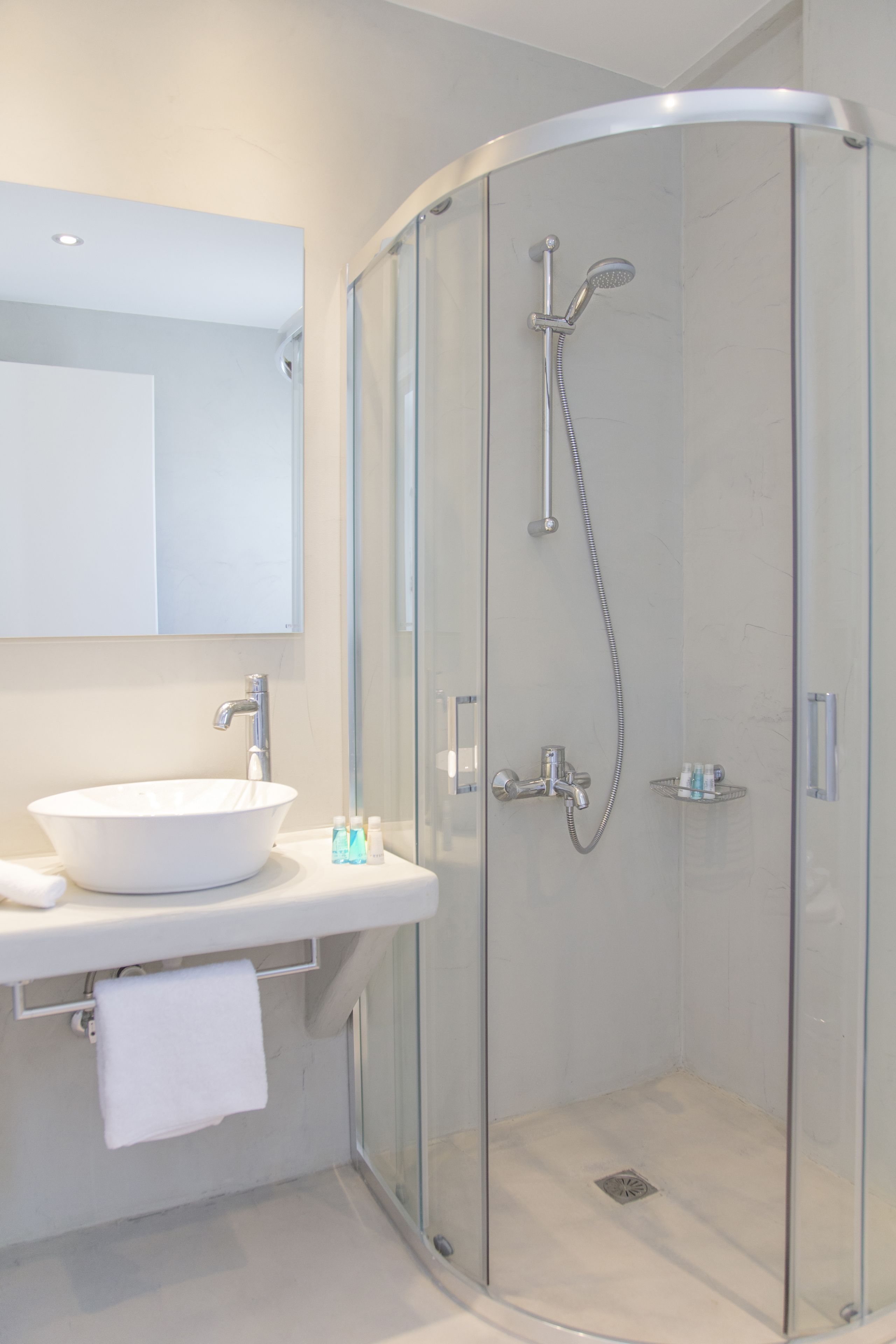 superior suite, hot tub, sea view | bathroom | shower, eco-friendly toiletries, hair dryer, slippers