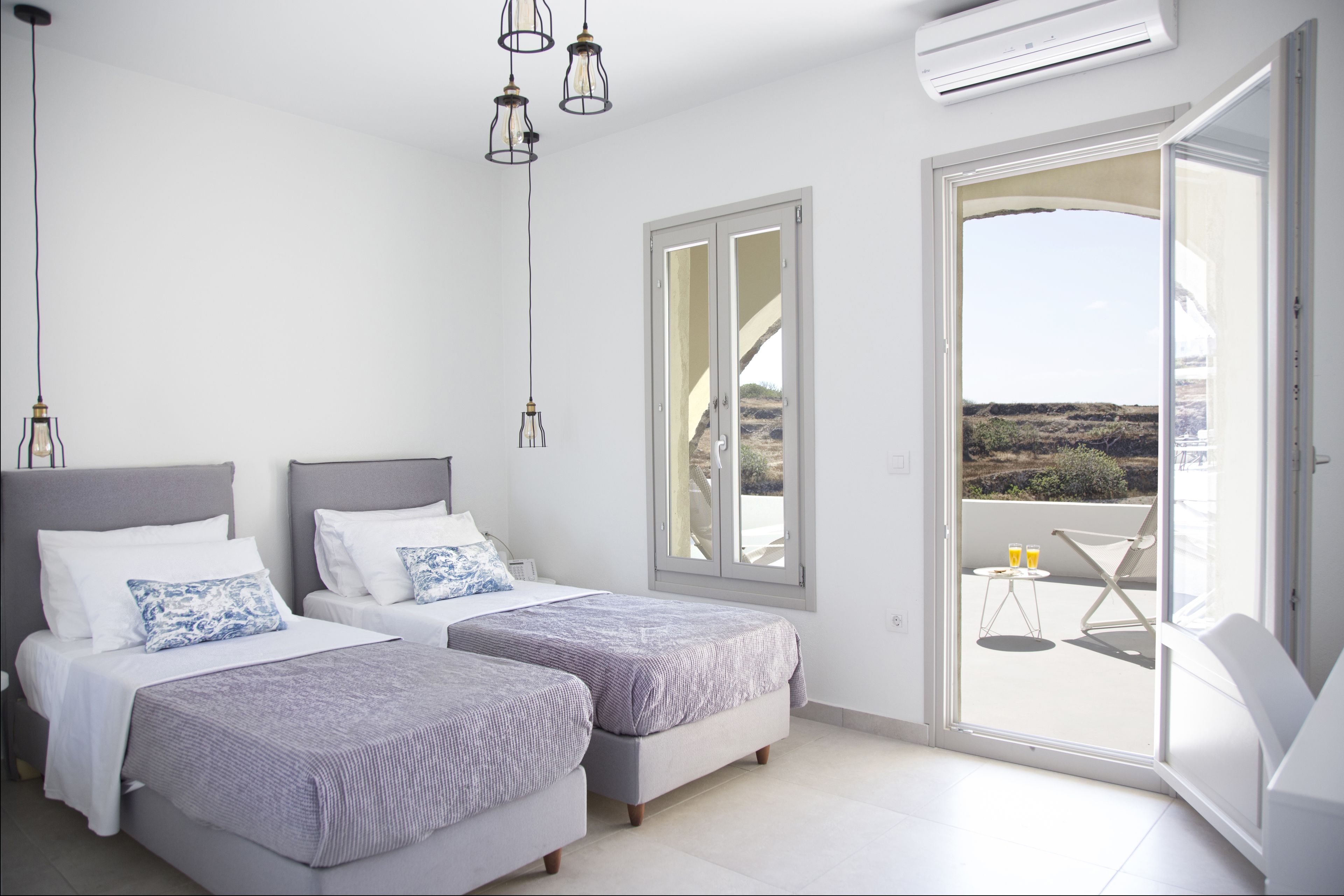 junior suite, sea view | minibar, in-room safe, desk, soundproofing