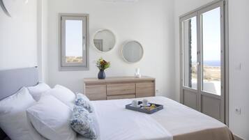 Honeymoon Suite, Hot Tub, Sea View | Hypo-allergenic bedding, minibar, in-room safe, desk