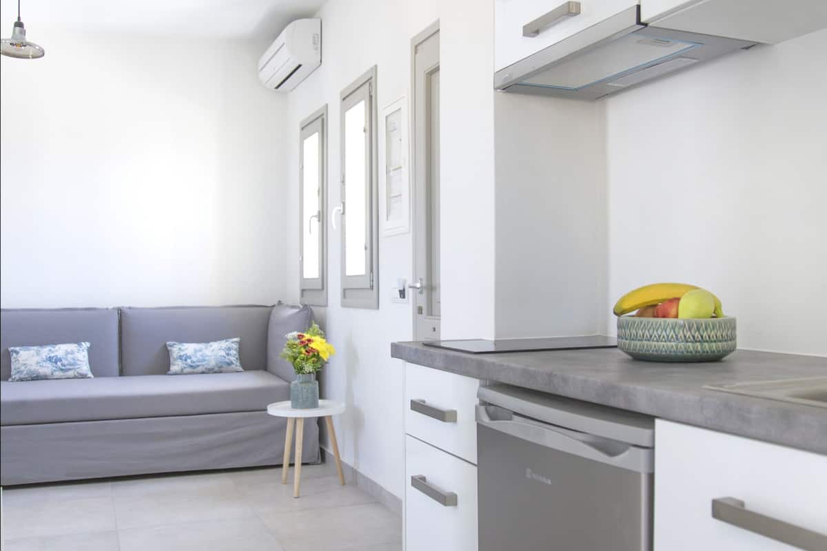 superior suite, hot tub, sea view | private kitchen | fridge, electric kettle, eco-friendly cleaning products