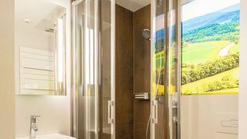 Een douche, gratis toiletartikelen, een haardroger, pantoffels