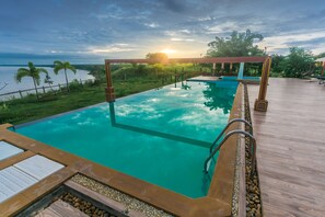 Outdoor pool - Royal Emerald River View Resort (Nyaung-U)