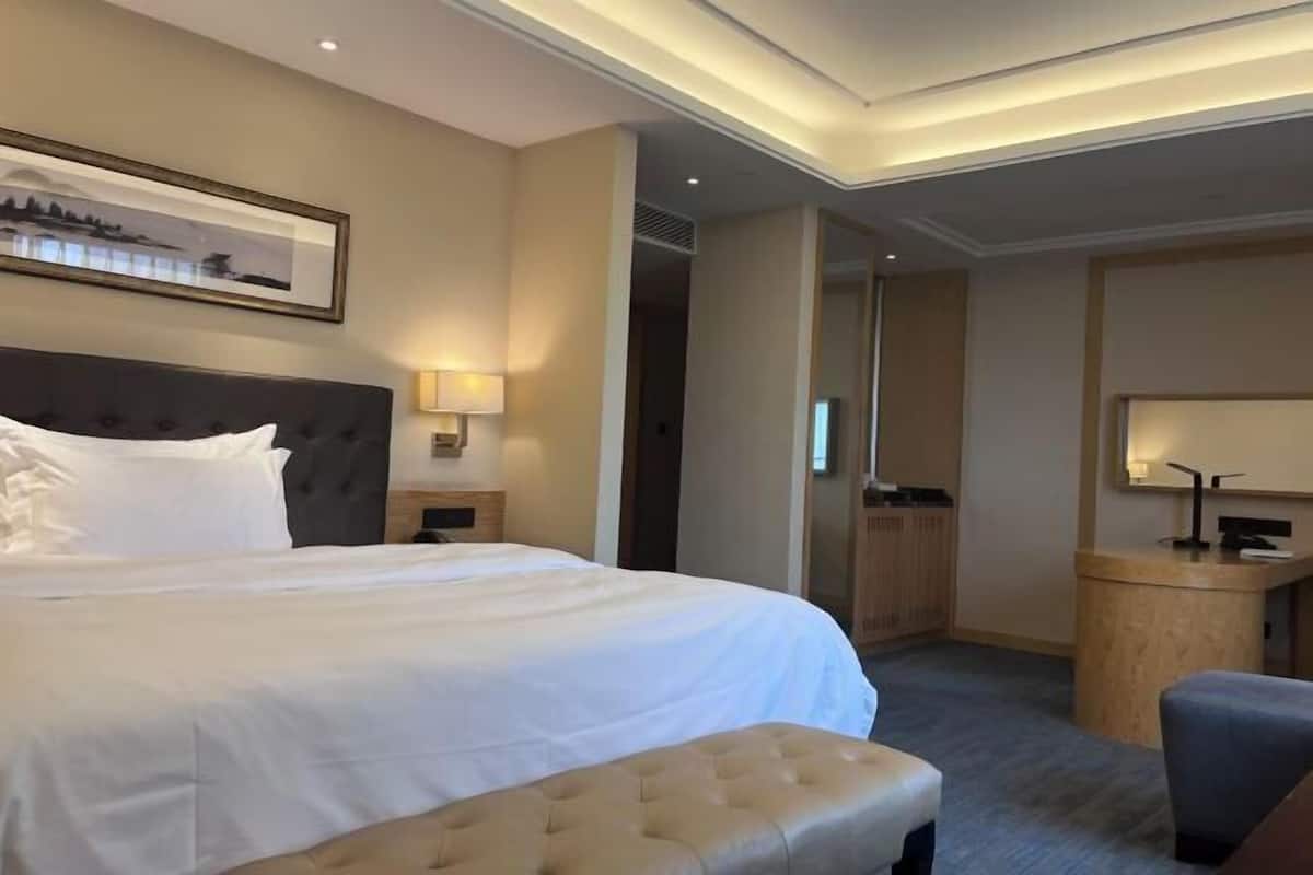 Minibar, in-room safe, desk, blackout curtains