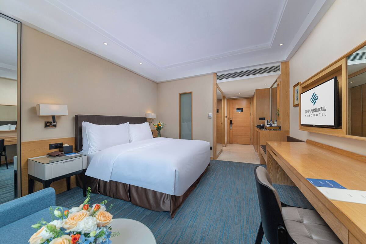 Premium bedding, minibar, in-room safe, desk