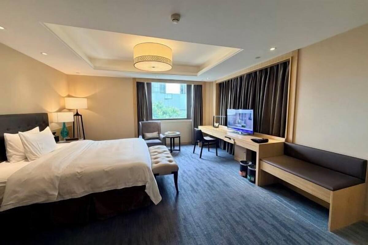 Minibar, in-room safe, desk, blackout drapes