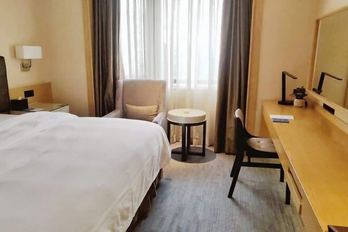 Minibar, in-room safe, desk, blackout curtains