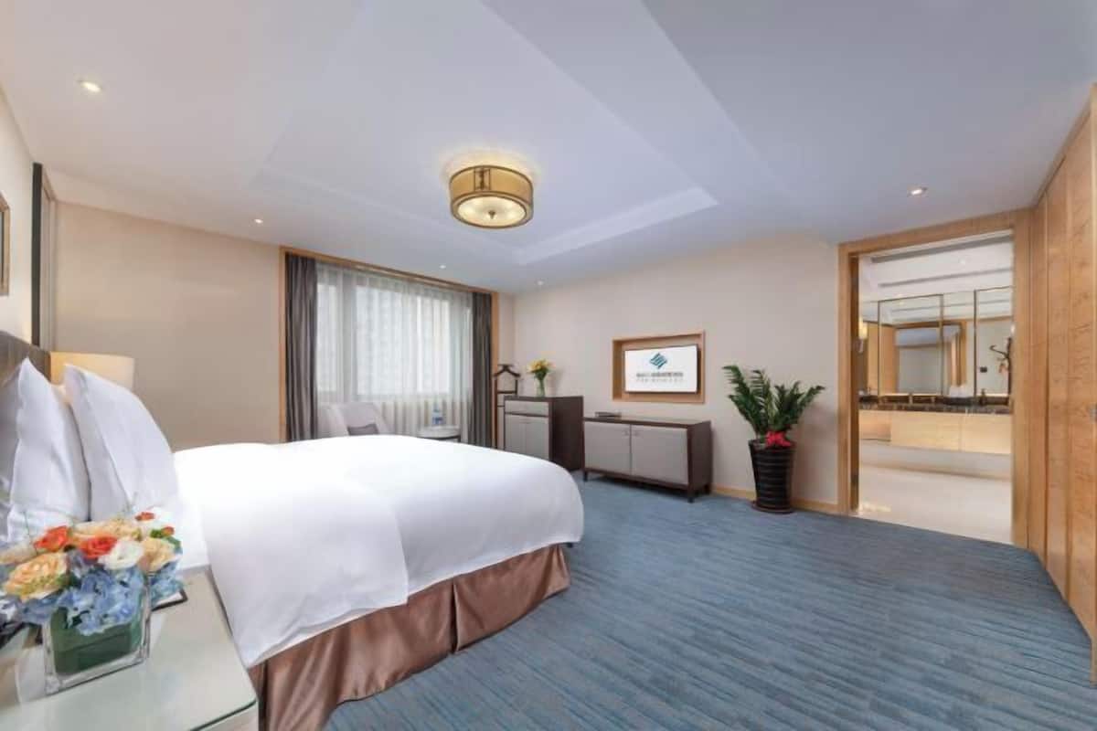 Minibar, in-room safe, desk, blackout curtains