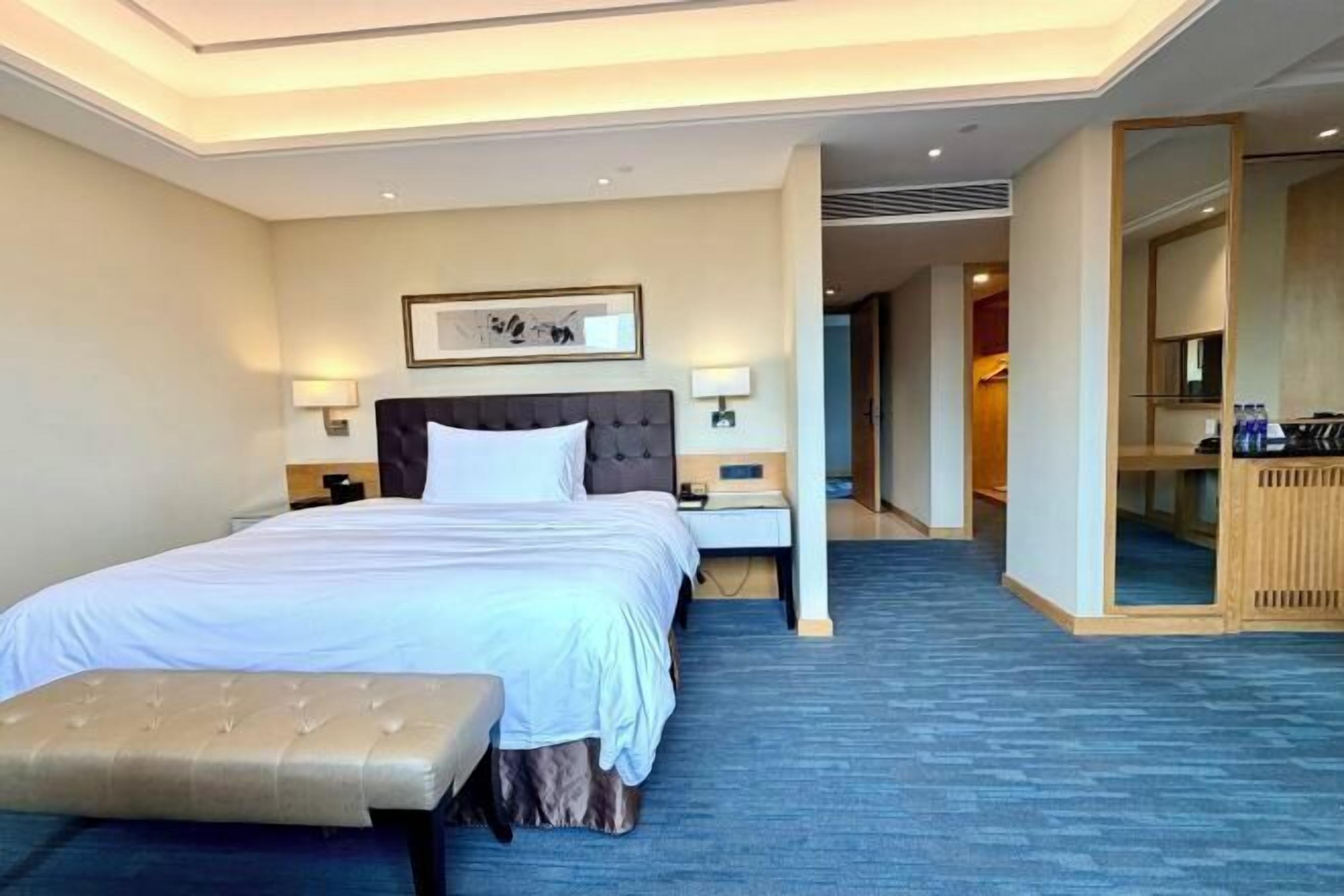 迷你吧、客房內保險箱、書桌、遮光布/窗簾