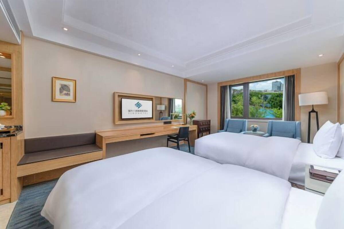 Premium bedding, minibar, in-room safe, desk