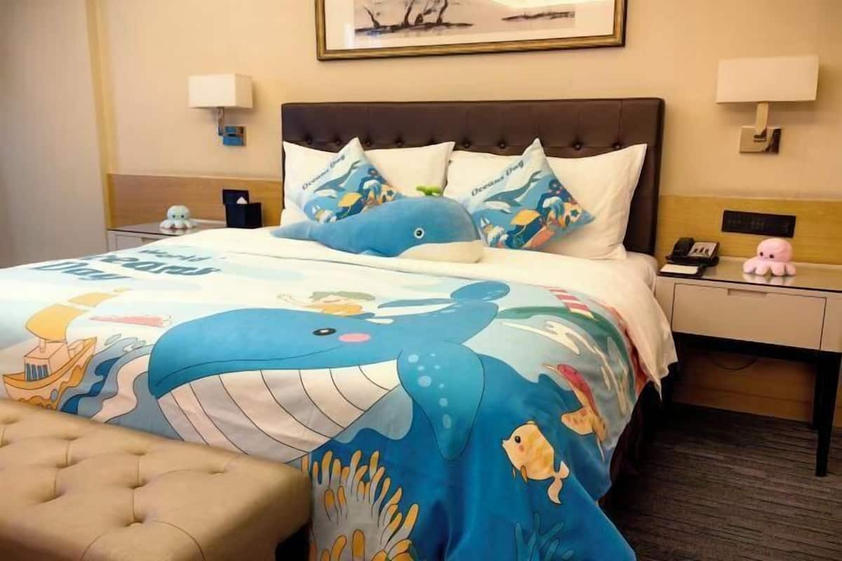 Minibar, in-room safe, desk, blackout curtains