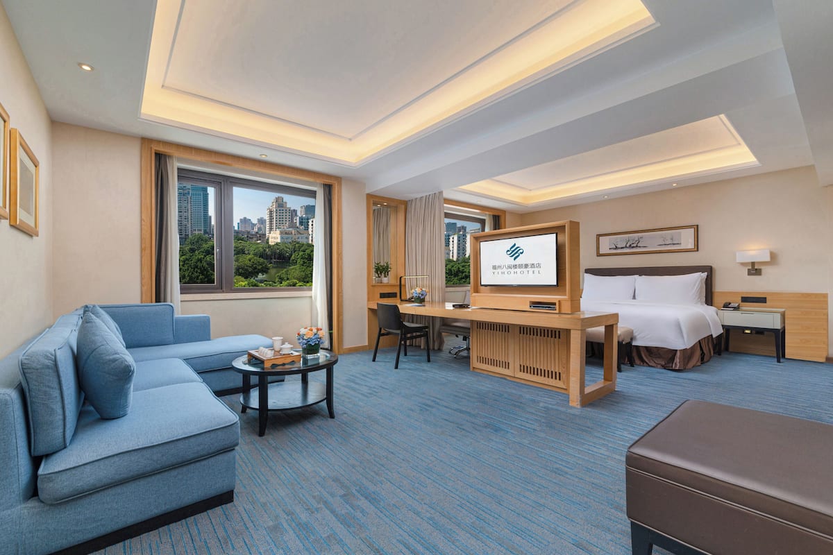 Premium bedding, minibar, in-room safe, desk
