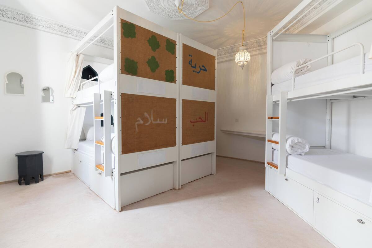 Room (Private room 8 beds) | 책상, 무료 WiFi, 침대 시트