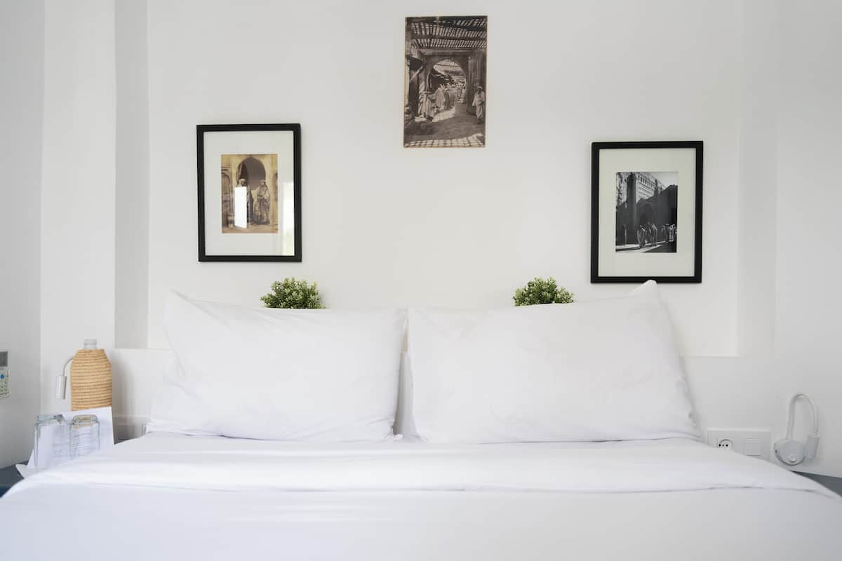 1 habitación, escritorio, wifi gratis y ropa de cama
