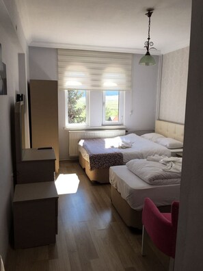 Dreibettzimmer, Balkon