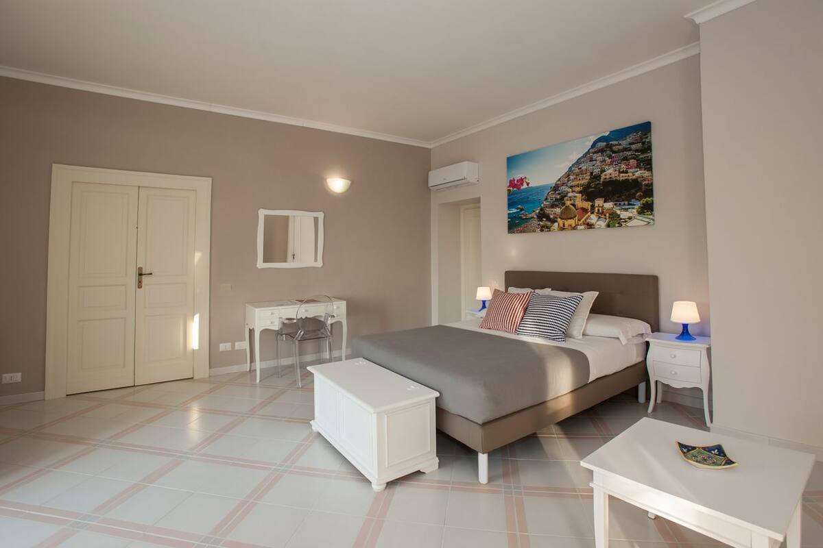 1 bedroom, premium bedding, minibar, in-room safe
