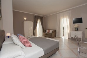 1 bedroom, premium bedding, minibar, in-room safe
