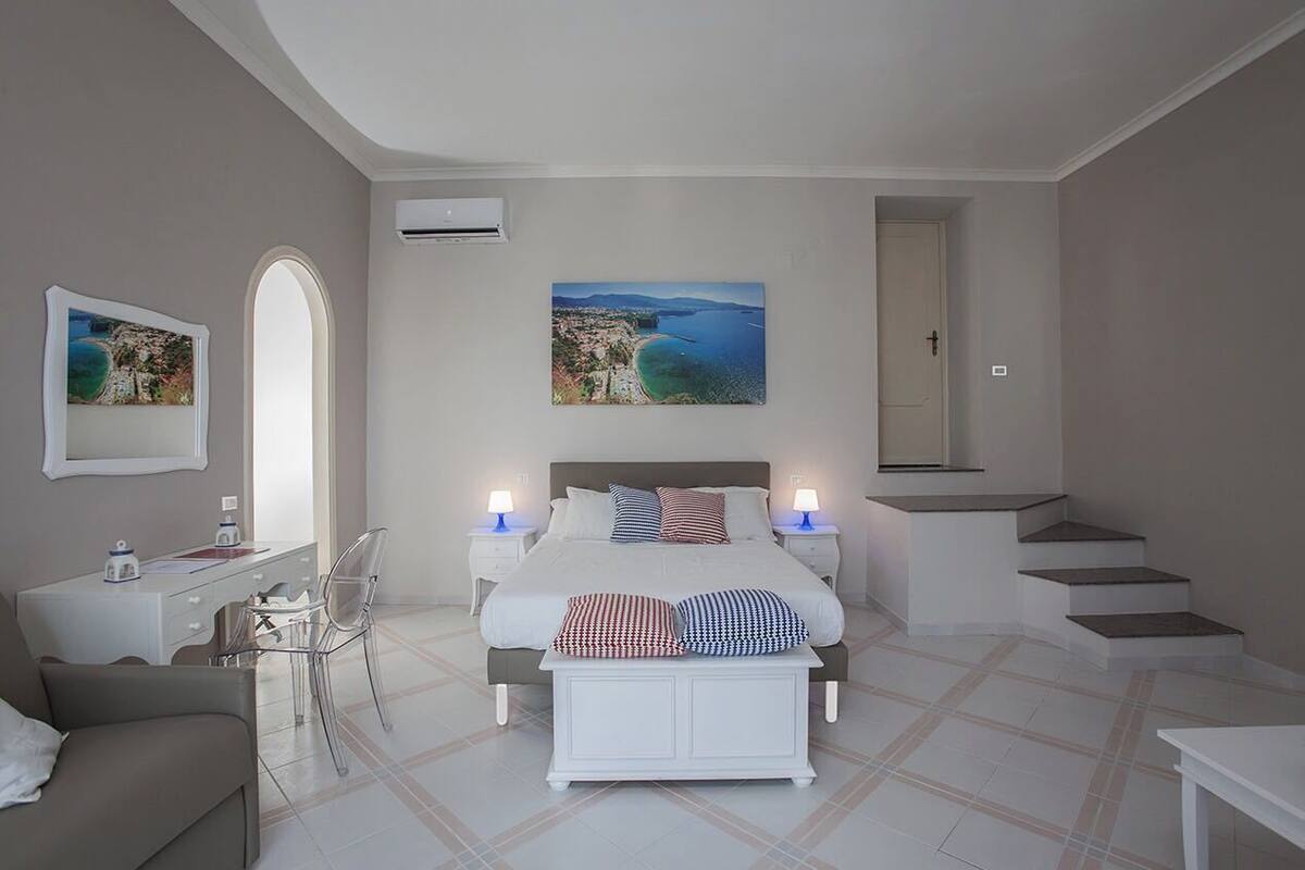 1 bedroom, premium bedding, minibar, in-room safe