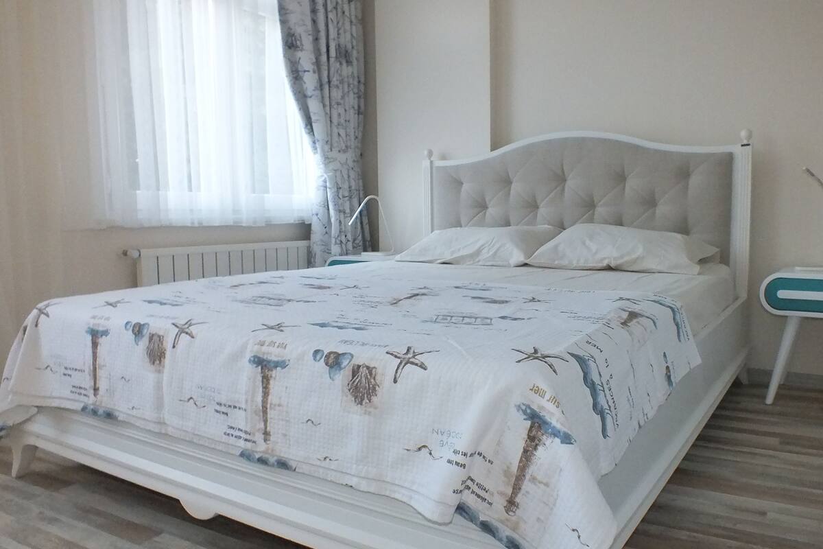 303 Superior Apart Daire | 고급 침구,  무료 미니바 품목, 책상, 무료 WiFi
