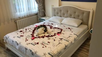 Premium bedding, free minibar items, desk, free WiFi