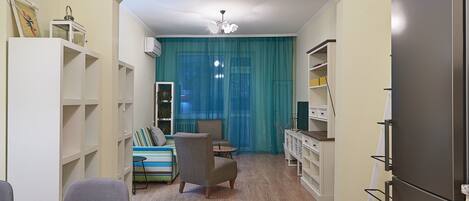 Apartment, 2 Schlafzimmer, Balkon | Wohnbereich