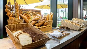 Petit déjeuner servi tous les jours en supplément
